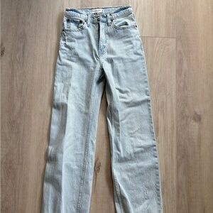 Abercrombie & Fitch Light Denim High Rise 90s Relaxed Jean Short